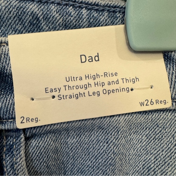 Hollister Ultra High Rise Dad Jean Womens‎ Size 2 Regular in Light Wash NEW - Picture 3 of 9